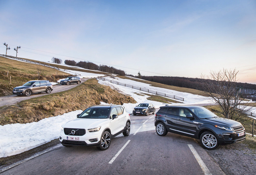 Volvo XC40 vs 4 SUV