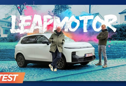 In deze video test het olijke AutoGids-duo Steven en Klaas de nieuwe Leapmotor B10, een elektrische SUV uit China die via Stellantis naar Europa komt als directe concurrent voor de Kia EV3 of een Skoda Elroq. De autonomie, het ruimteaanbod en de technologie zijn alvast uitstekend, toch als je die afweegt tegenover de messcherpe prijs. 