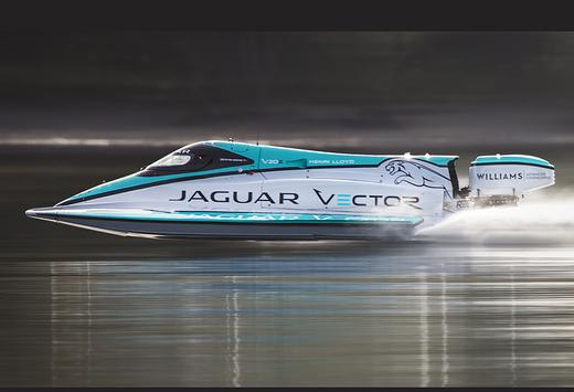 Jaguar pakt wereldrecord op water