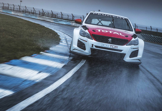Peugeot Sport vervangt de 308 Racing Cup uit 2016 door deze 308 TCR, aangedreven door een 1,6 liter-turbomotor van 350 pk en gezegend door een heleboel aerodynamische updates. 