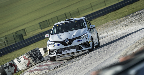 Test Review 2021 Renault Clio Rally5 - Instappen en rallyrijden - AutoGids