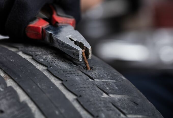 Bombe anti crevaison : réparez votre pneu en urgence