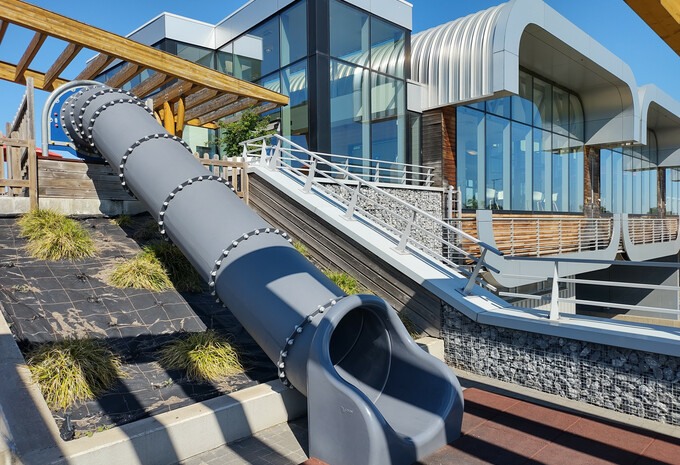 Aire de jeux sur une aire de service d'une autoroute en Belgique