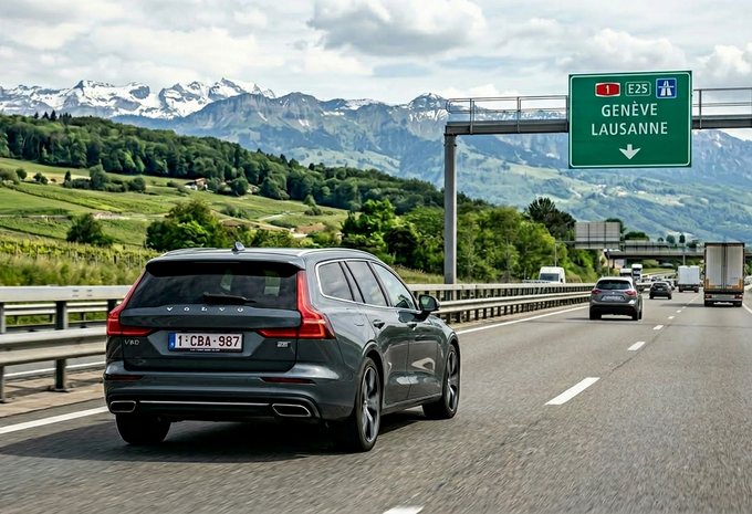 Automobiliste belge sur une autoroute suisse avec une vignette électronique