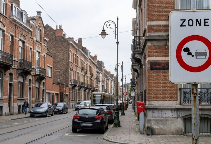 Signalisation LEZ (zone basses émisions) - Panneau indiquant l'entrée de la zone basses émissions à Bruxelles