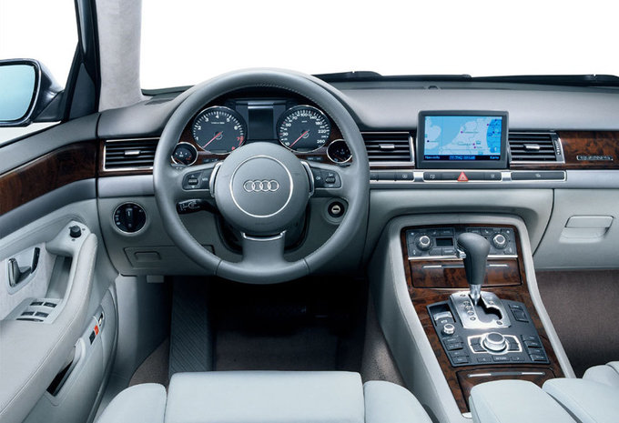 Audi A8 3.2 V6 Multitronic