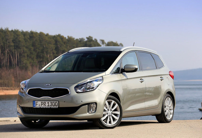 KIA Carens World Edition 1.7 CRDi 141 ISG 7p