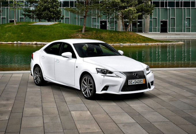 Lexus IS IS 300h Shadow Edition