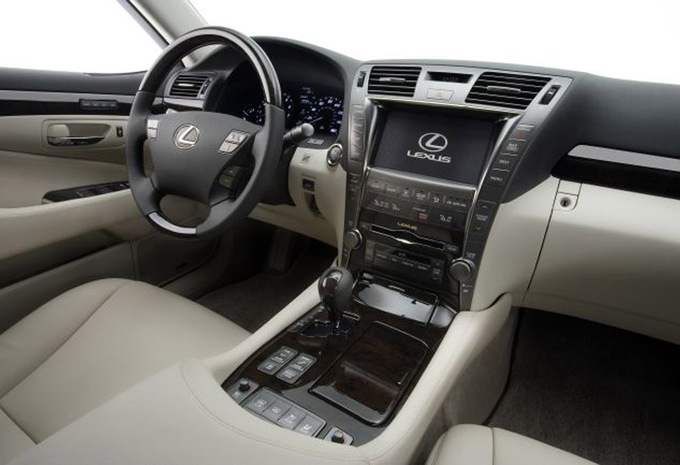 Lexus LS LS 460 Luxury Pack
