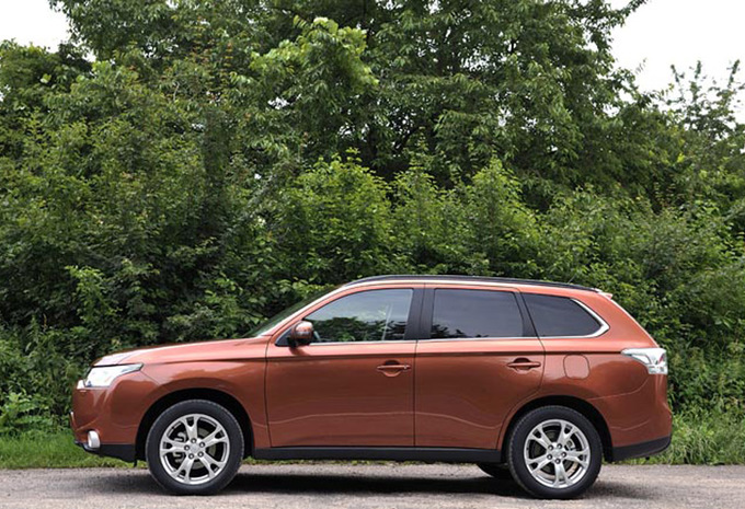 Mitsubishi Outlander 2.2 DI-D Auto 4WD Instyle Safety Pack