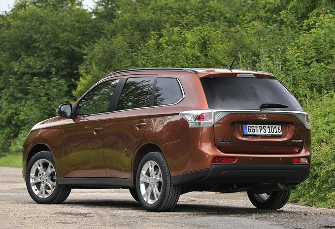 Mitsubishi Outlander 2.2 Di-D diesel 6AT 4WD 7pl. Touch Ed.