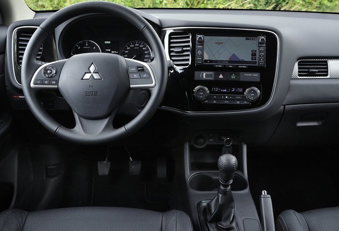 Mitsubishi Outlander 2.0L petrol CVT 4WD 7pl. Instyle