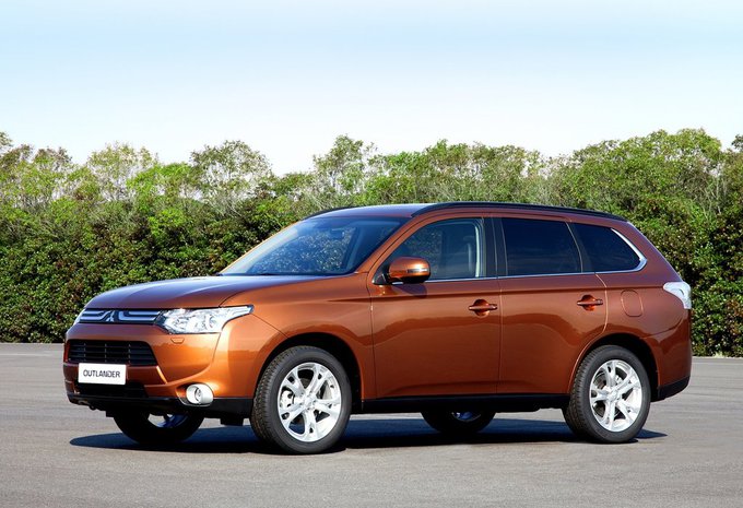 Mitsubishi Outlander 2.2 Di-D diesel 6AT 4WD 7pl. Instyle S.