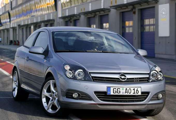 Opel Astra GTC 1.7 CDTI 100 Cosmo