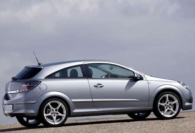 Opel Astra GTC 1.6 Enjoy