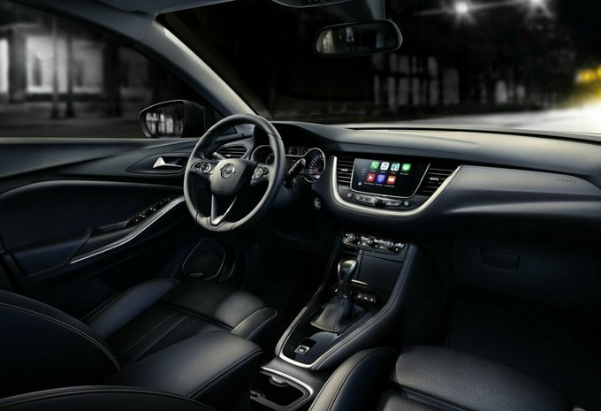 Opel Grandland 1.6 Turbo S/S Hybrid4 Business Elegance