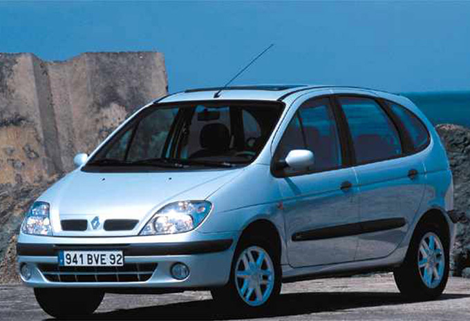 Как называют 2000 год. Renault Scenic 2.0 at, 1999. Рено Scenic 1.6 16v RXE, 2000. Рено Сценик 2000 года модели. Renault Megane Scenic 2000.