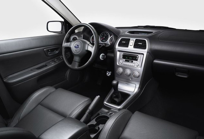 Subaru Impreza 4p 2.0R