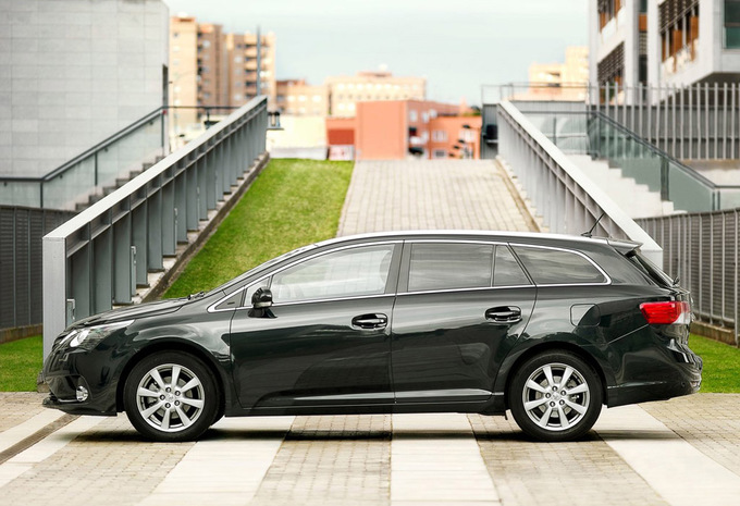 Toyota Avensis Wagon 2.0 D-4D DPF Skyview