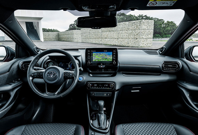 Toyota Yaris 5d 1.5 VVT-i Hybrid Two-Tone e-CVT