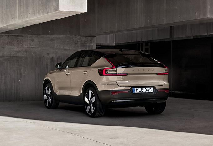 Volvo EC40 Twin Motor Performance Plus Dark