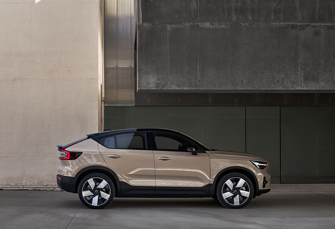 Volvo EC40 Twin Motor Performance Plus Dark