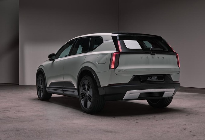 Volvo EX60 Cross Country P10 AWD Plus First Edition