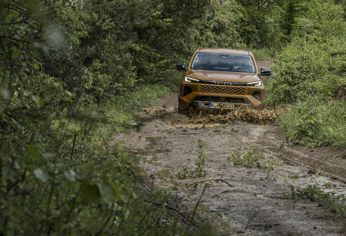 Review Toyota Hilux 2.8 Diesel Hybrid 48V (2026) - eerste test AutoGids 