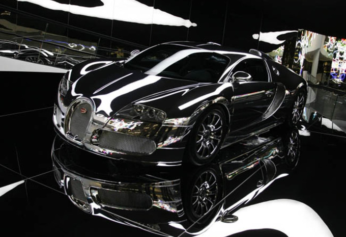 Spiegelglanzende Bugatti Veyron #1