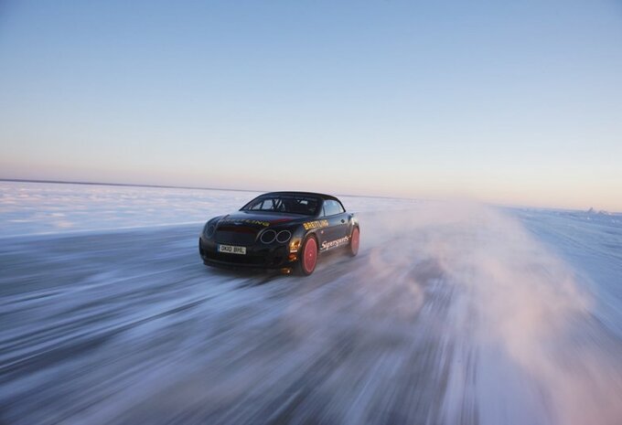 Bentley verstigt snelheidsrecord op ijs #1