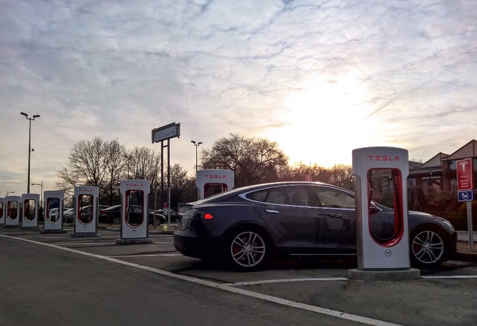 Superchargers van Tesla in Aartselaar, Gent en Nijvel #1