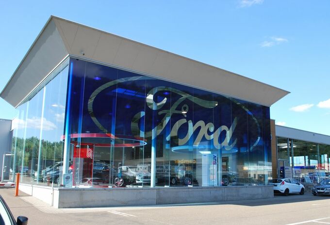 Ford transforme quelques concessions en stores #5