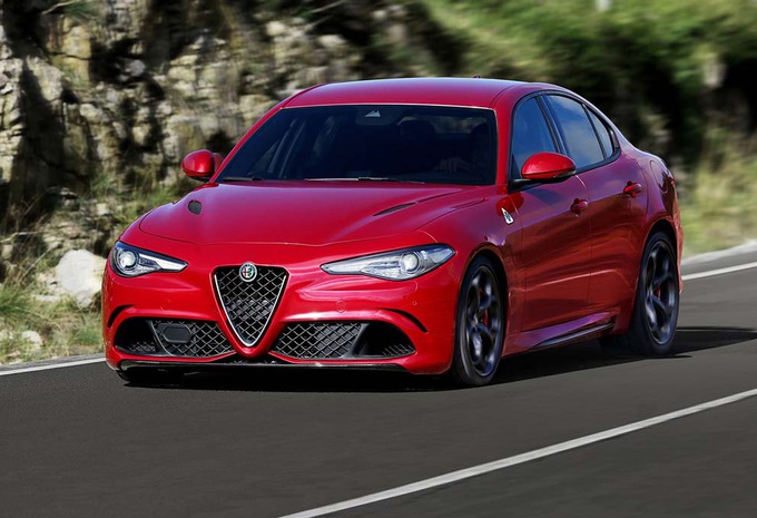 Alfa Romeo stelt de lancering van zijn nieuwe modellen uit #1