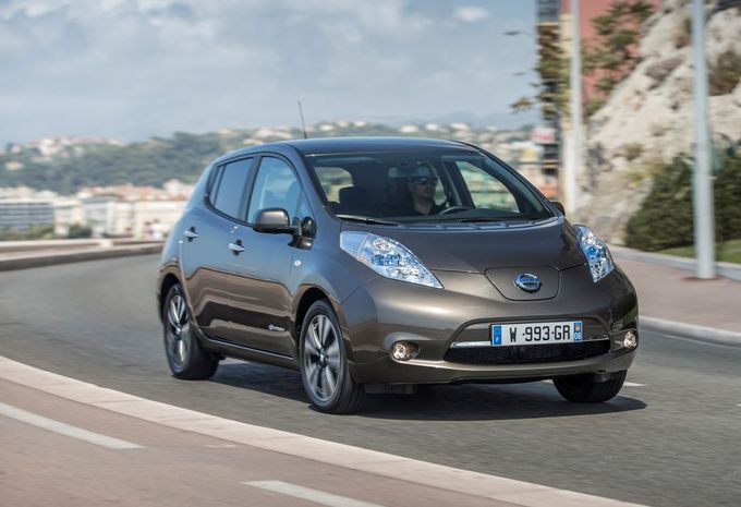 Nissan EV : la recharge « sans fil » en live à Genève #1