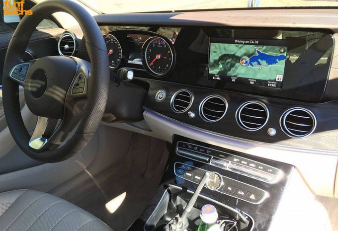 Het dashboard van de ‘basisversie’ van de toekomstige Mercedes E-klasse #1