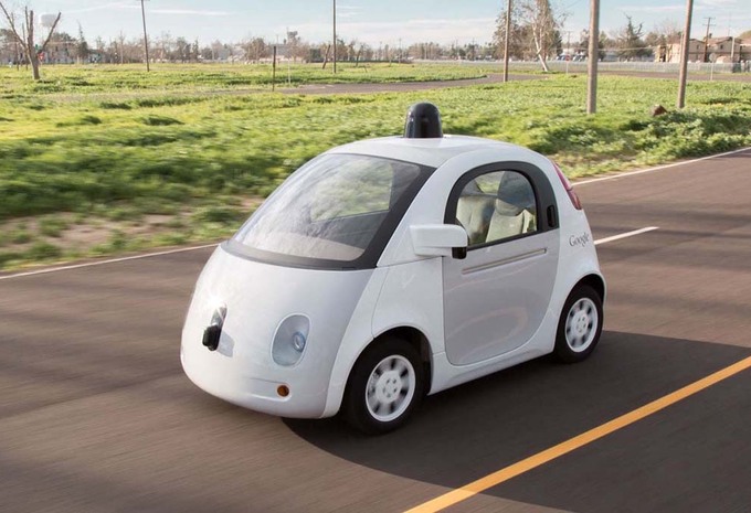 Californië wil bestuurders in zelfrijdende voertuigen #1
