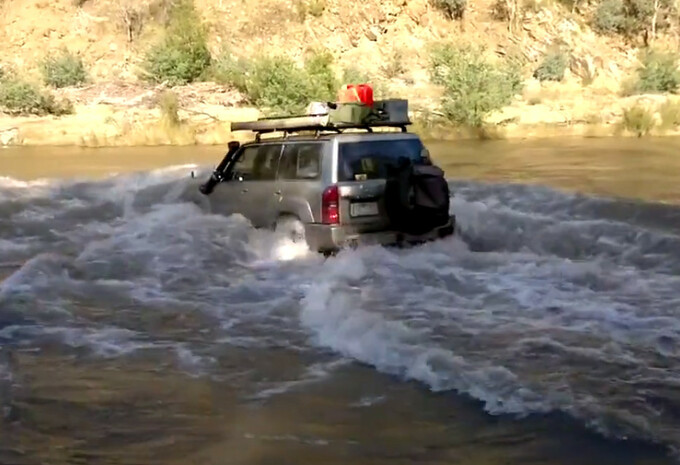 Traversée de rivière limite en Nissan Patrol #1