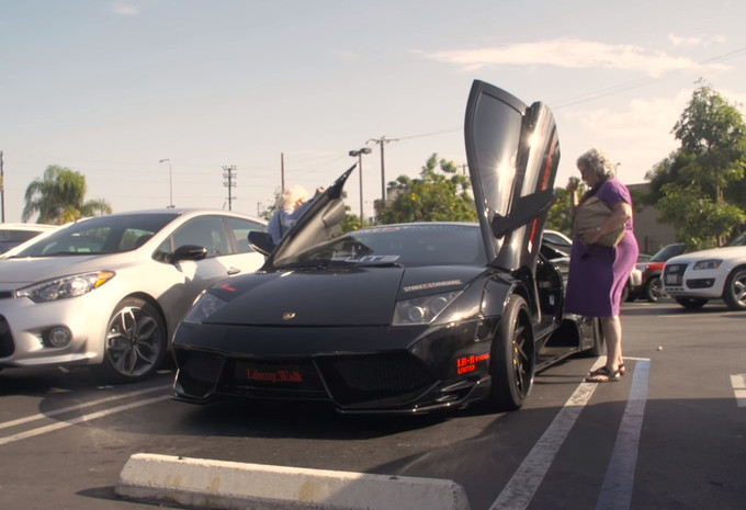 Deux grand-mères en balade en Lamborghini #1