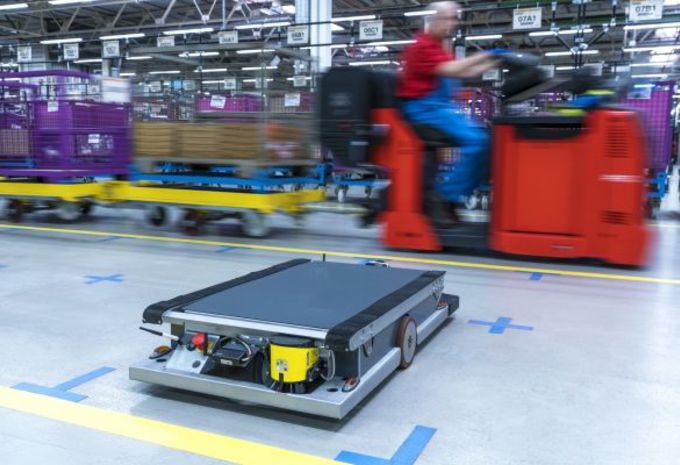 BMW test zelfrijdende robot in fabriek #1