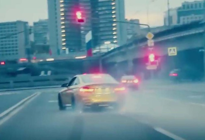 BMW M4: tout en drift à travers Moscou #1
