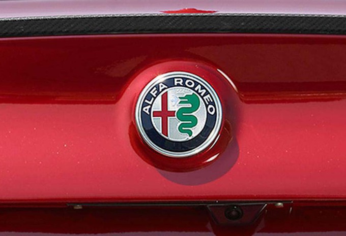 Alfa Romeo : la remplaçante de la 166 en 2018 ? #1