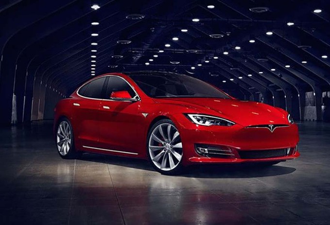Tesla Model S 100 raakt meer dan 600 kilometer ver #1