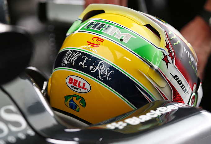 Foto's nieuwe helm van Lewis Hamilton - AutoWereld
