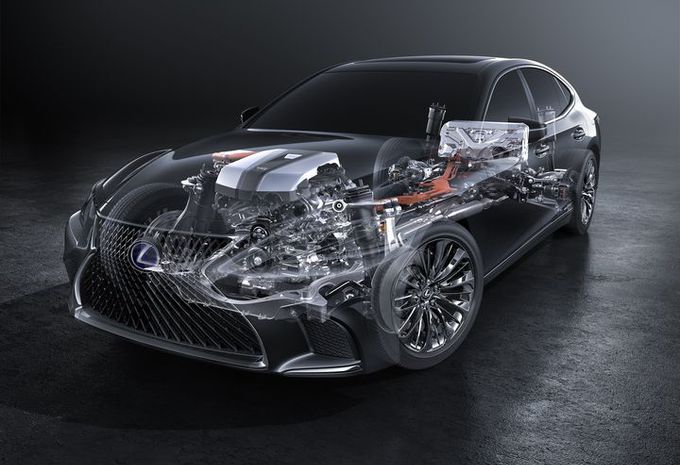 Lexus LS 500h haalt 140 km/h in elektrische modus #1