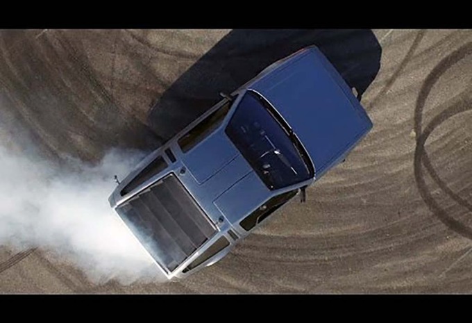 BIJZONDER: een zelfstandig driftende Delorean #1