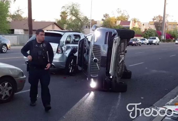 Uber immobilise ses voitures autonomes après un accident #1
