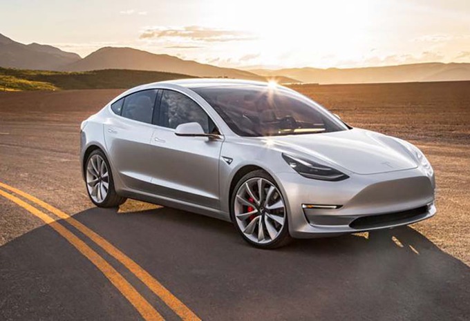 VIDEO – Tesla Model 3 rijdt al rond #1