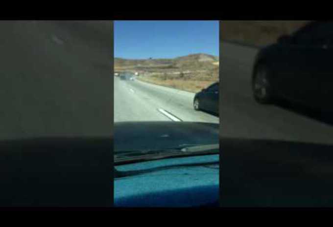 VIDEO: auto kilometerslang meegesleurd #1