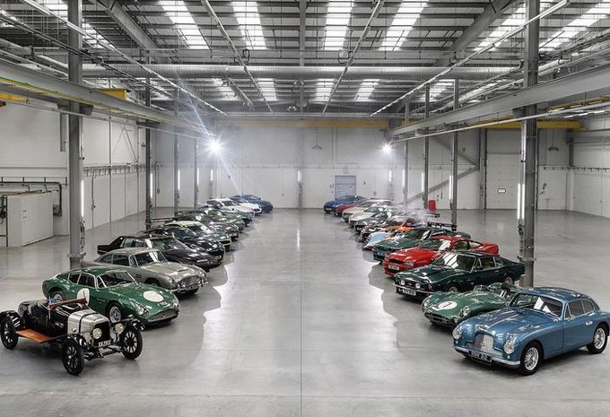 Familiereünie in de nieuwe fabriek van Aston Martin #1