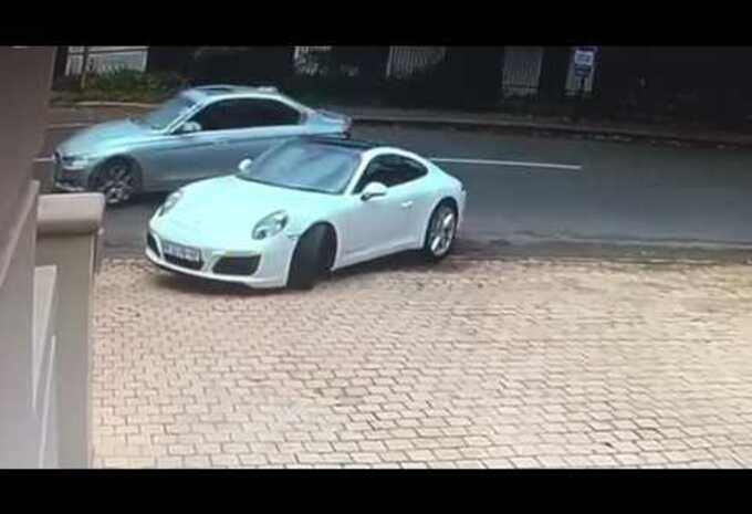 Porsche 911 ontsnapt nipt aan carjackers #1